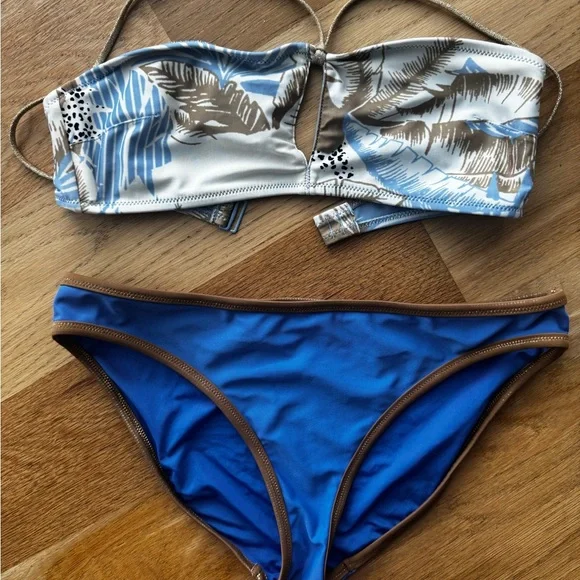 Aerie Tropical Bikini small top large bottom - Picture 2 of 11